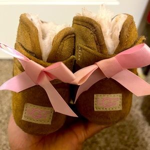 Baby girl size 04/05 UGGs